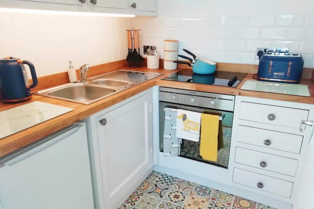 Cosy, Elegant Apartment In Heart Of Ludlow Town Eksteriør bilde