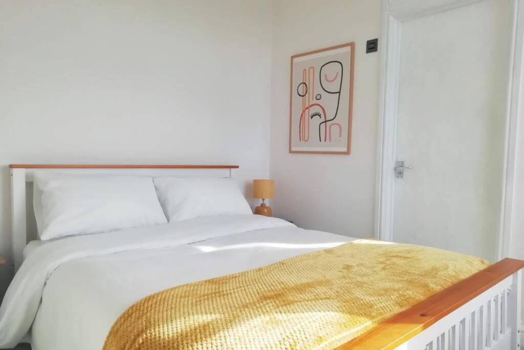 Cosy, Elegant Apartment In Heart Of Ludlow Town Eksteriør bilde