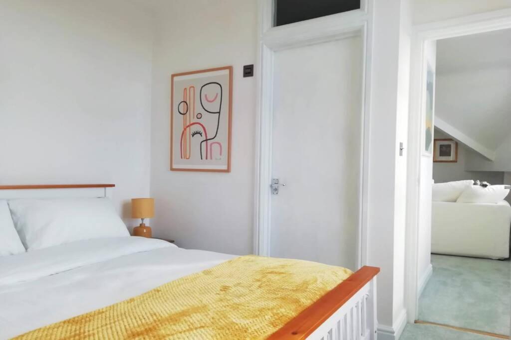 Cosy, Elegant Apartment In Heart Of Ludlow Town Eksteriør bilde